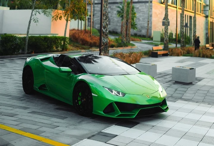 Lamborghini Huracan EVO Spyder Dubai Rental: Book NOW