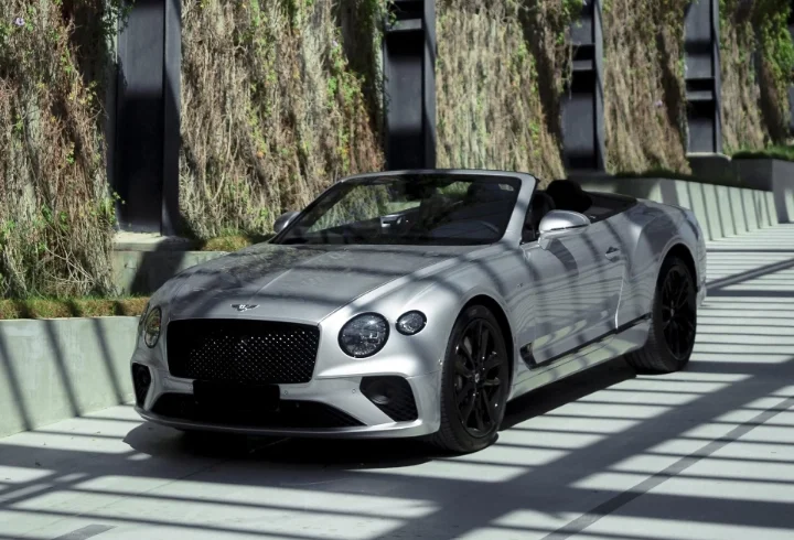 Rent Bentley Continental Convertible in Dubai | luxury car rental